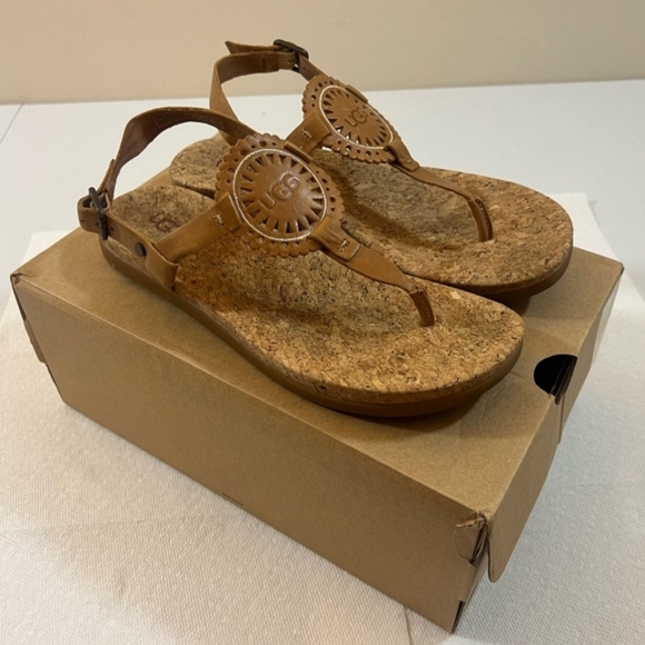 UGG Shoes - Ugg Women’s “Ayden II” Almond Sandals Size 9